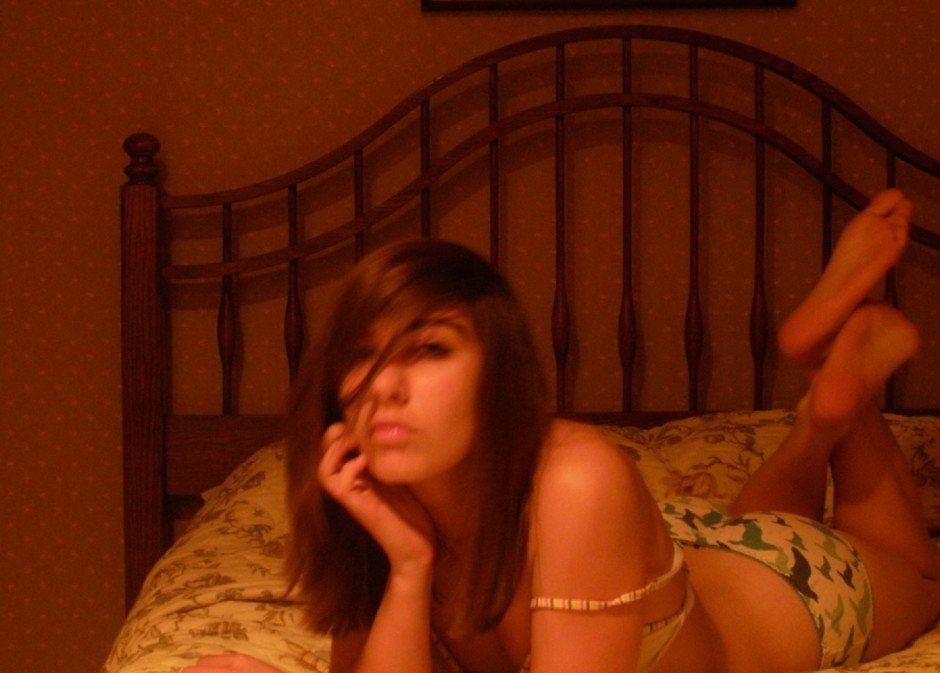 Худенькая девочка с упругой попой и грудью приглашает в гости мужчину из Москвы, для интима. Худенькая девочка с упругой попой и грудью приглашает в гости мужчину из Москвы, для интима.