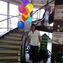 Девственник ищет свою первую Девственник ищет свою первую