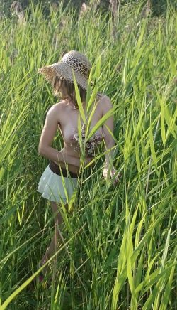 Озабоченная девушка, хочу вирта с парнем Озабоченная девушка, хочу вирта с парнем